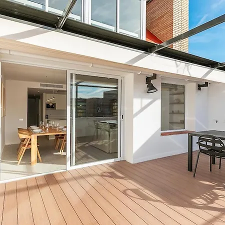 Penthouse With Terrace Near Gran Via And Camp Nou Barcelona
