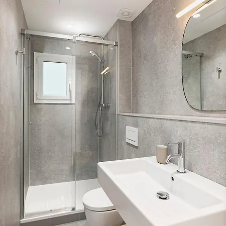 Penthouse With Terrace Near Gran Via And Camp Nou